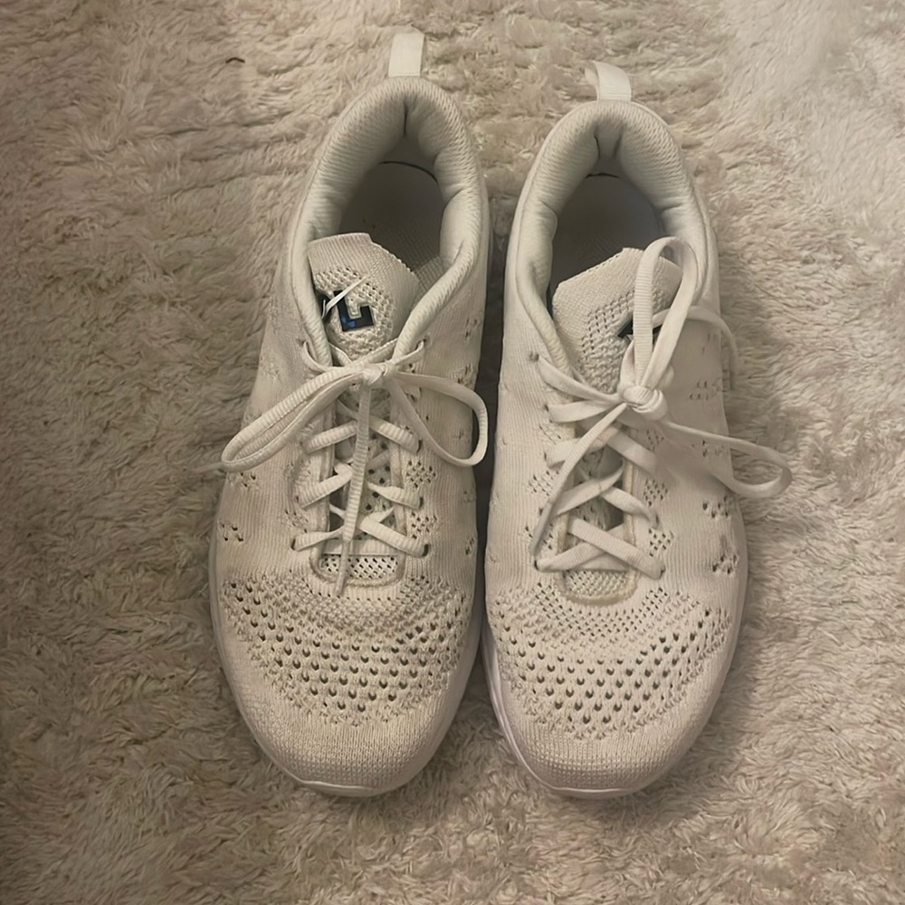 APL Techloom Pro white sneakers